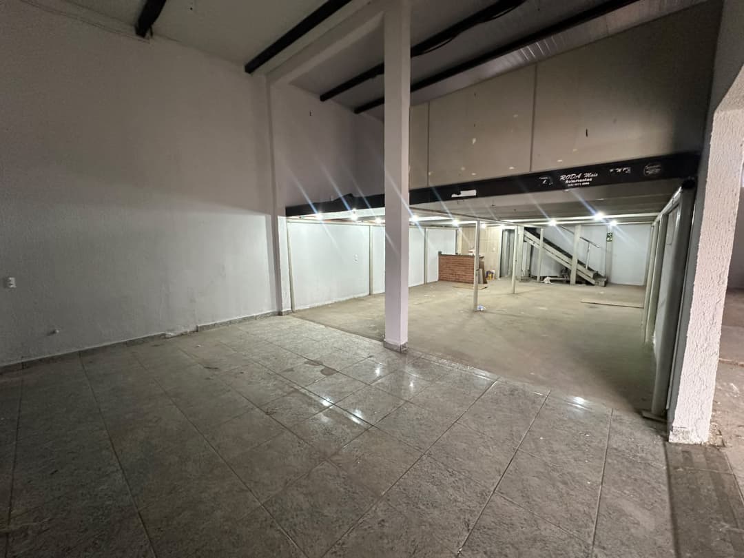 LOJA COMERCIAL DE 475m² NA AVENIDA DOM EMANUEL - SETOR RODOVIARIO