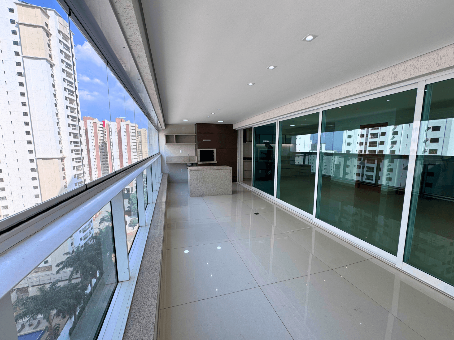 Apartamento com 3 suítes - N-8 Residence no Alto da Glória