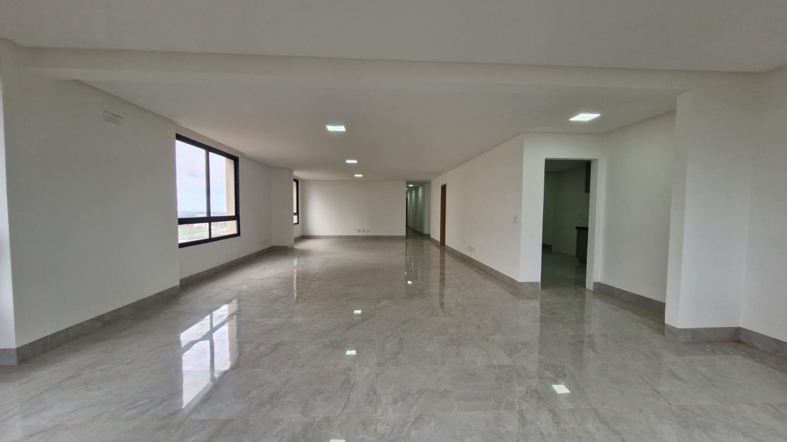 APARTAMENTO DE 04 SUÍTES, JARDIM GOIÁS.