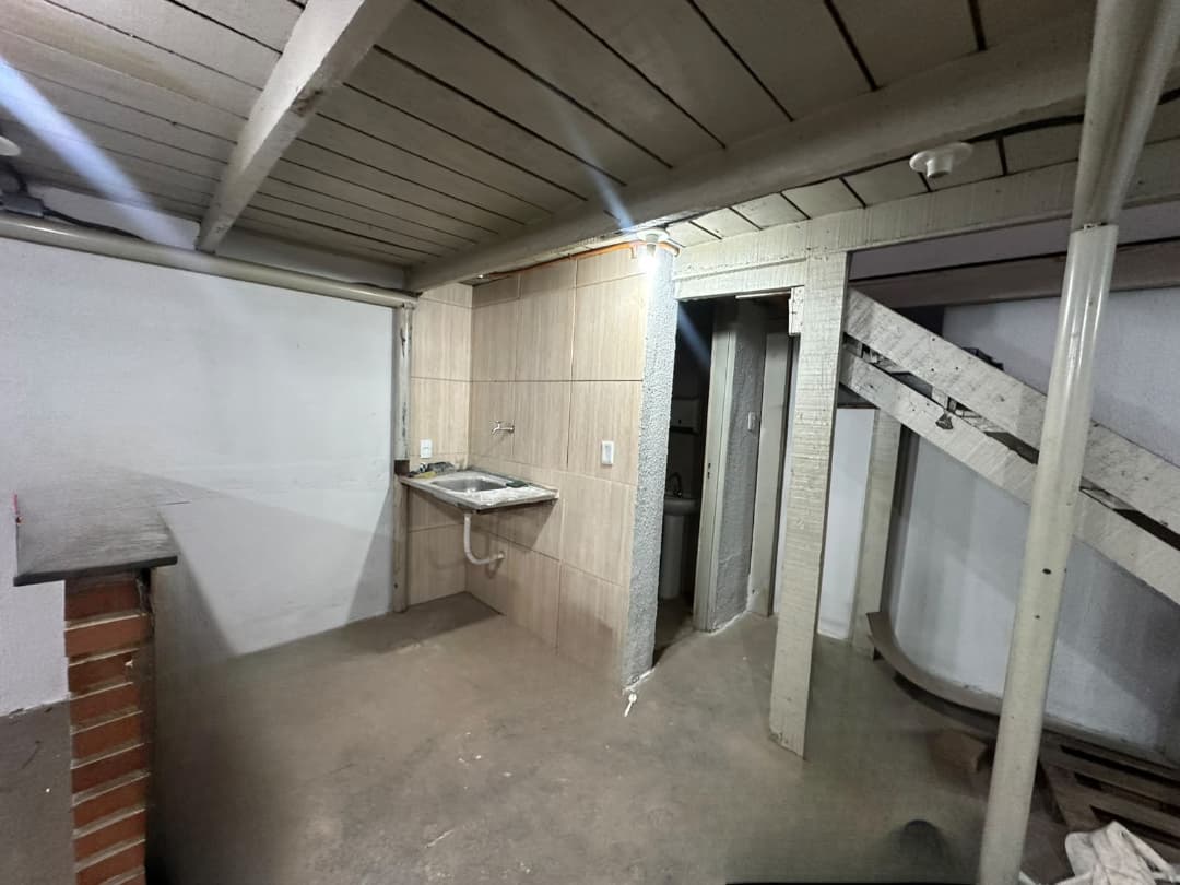 LOJA COMERCIAL DE 475m² NA AVENIDA DOM EMANUEL - SETOR RODOVIARIO