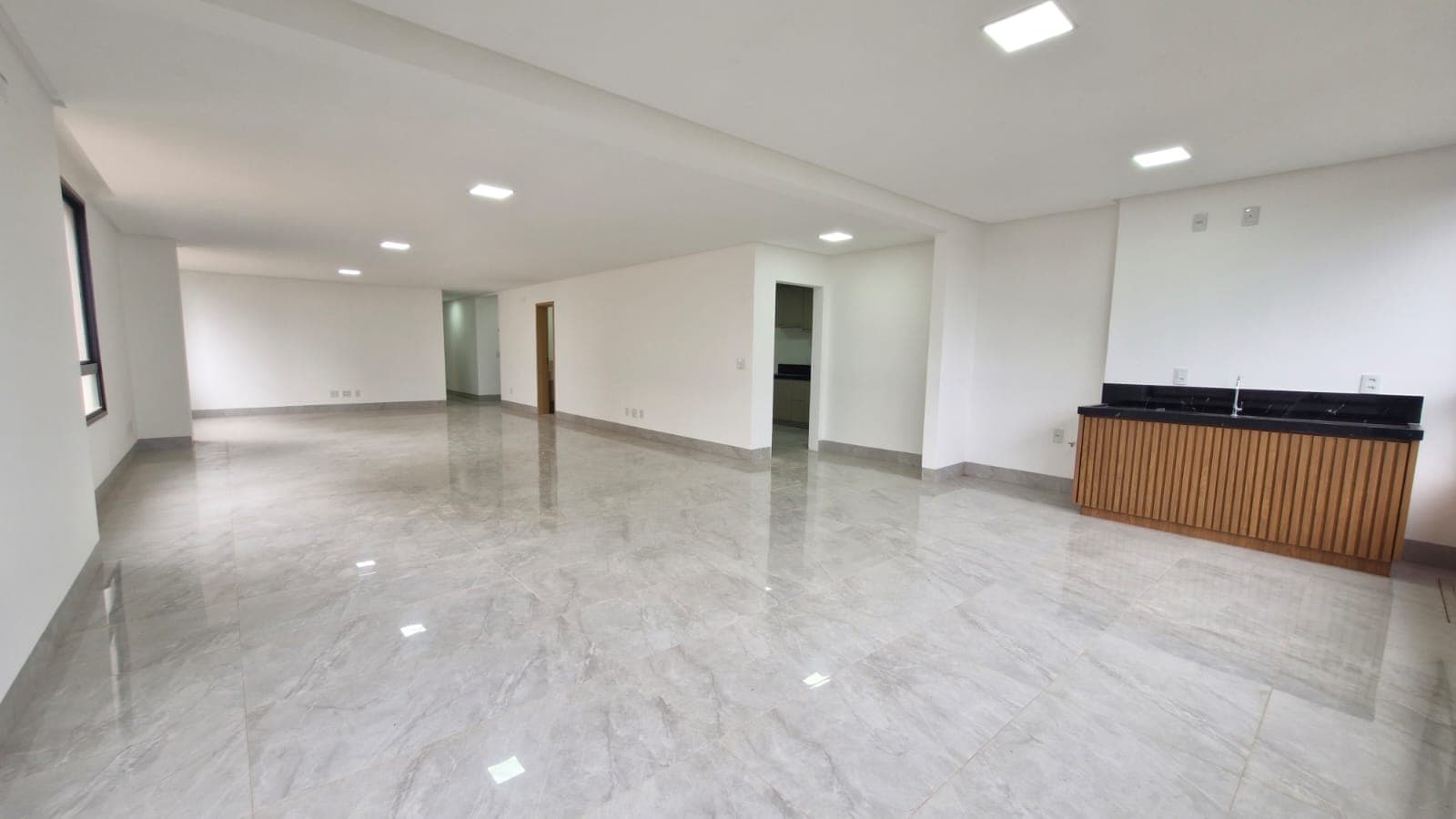 APARTAMENTO DE 04 SUÍTES, JARDIM GOIÁS.