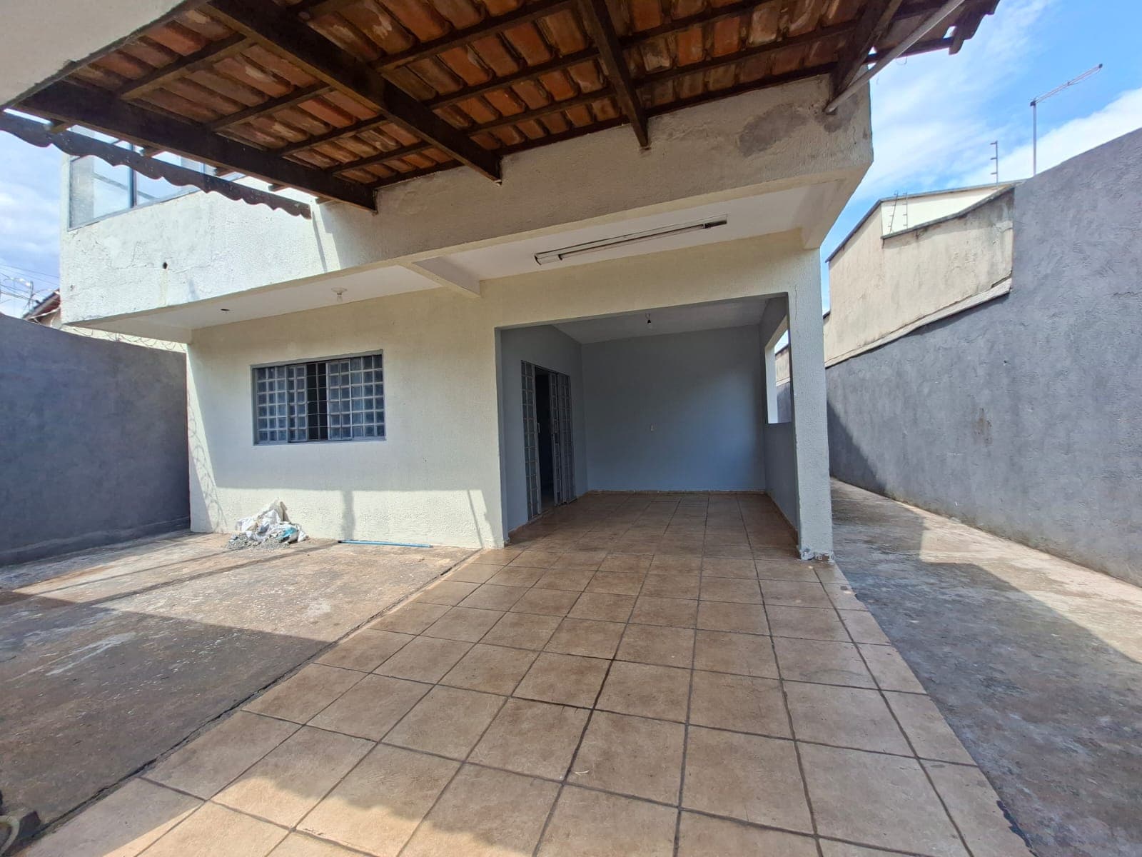 Sobrado 2 Suítes com Barracão -  Setor Morada do Sol – Goiânia