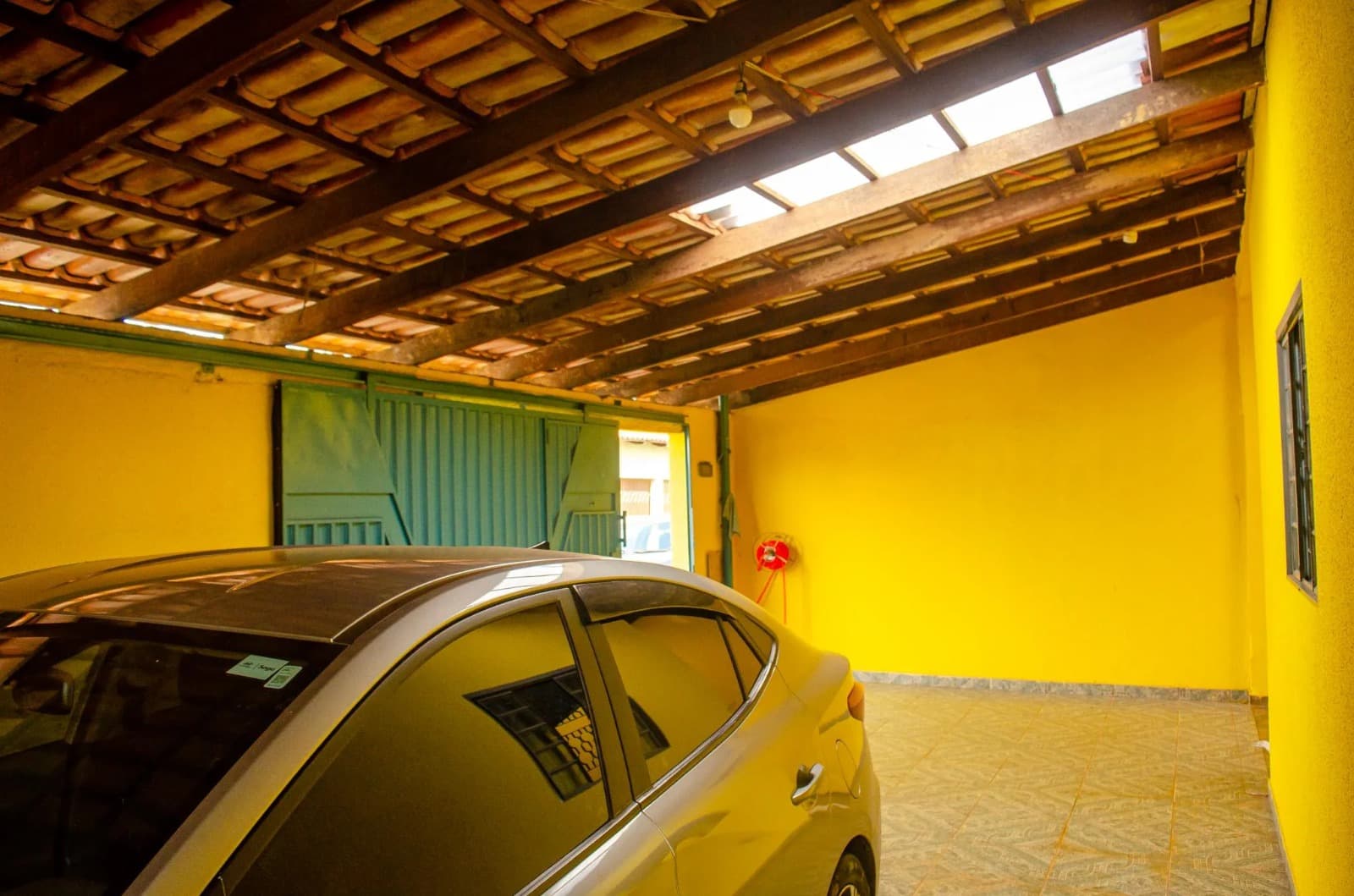 Casa à Venda no Morada do Sol | 3 Quartos, Suíte, Quintal Amplo e 4 Vagas de Garagem
