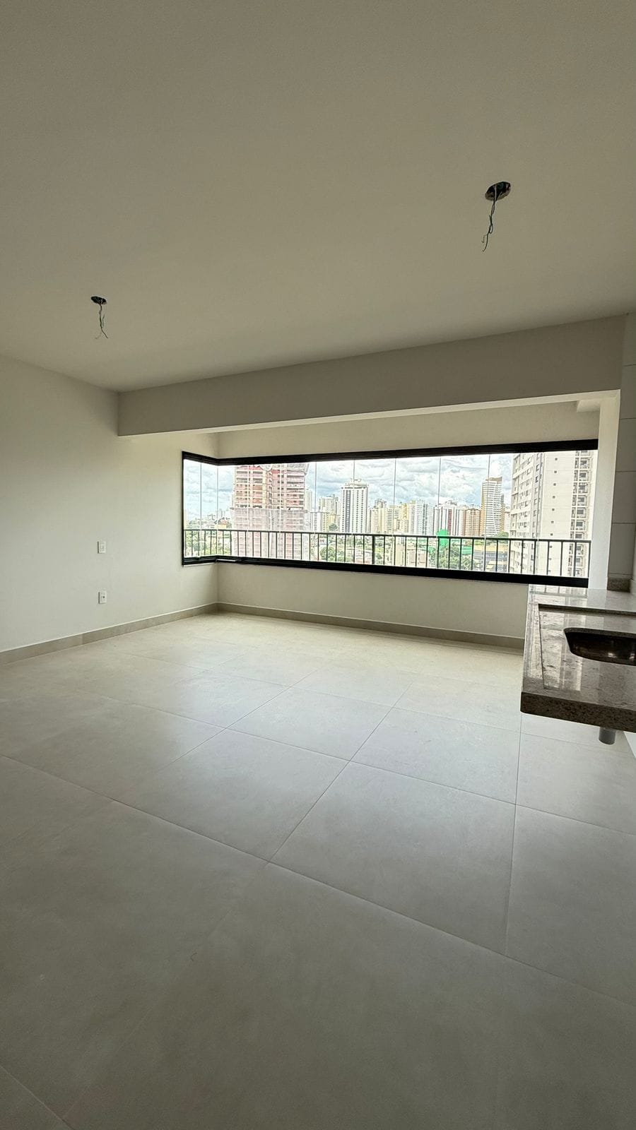 Lindo apartamento Setor Marista todo mobiliado, 114 m2, 3 suítes, 2 vagas de garagem .