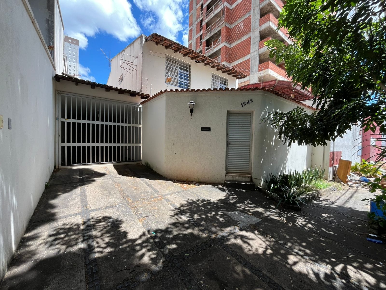 SOBRADO COMERCIAL COM 4 SUITES, 3 SALAS NO SETOR BUENO