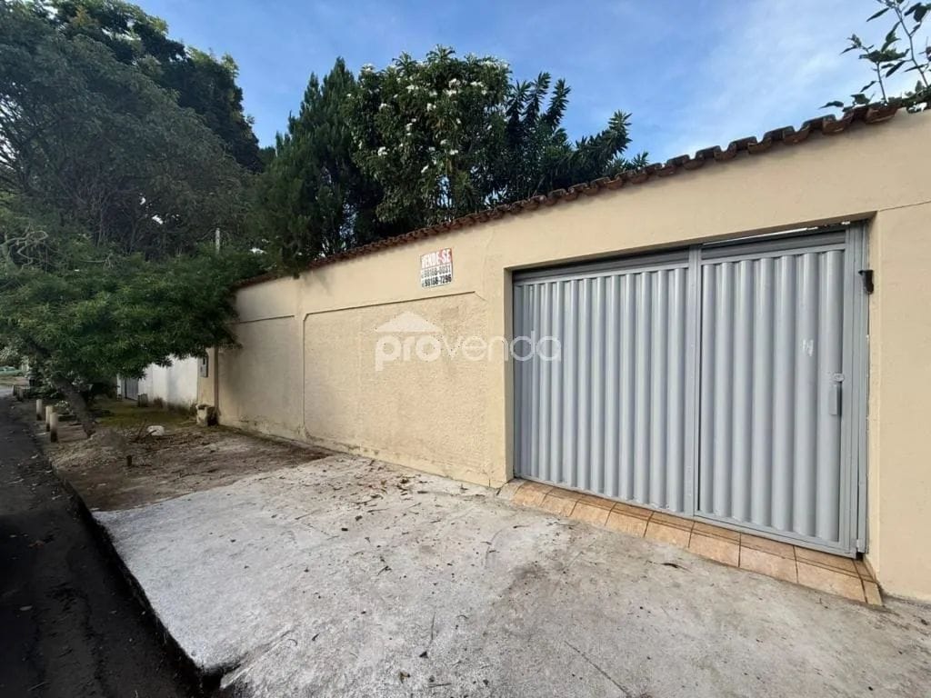 CASA TÉRREA - 3 QUARTOS (1 SUÍTE) - ÁREA 180m² - VILA MORAIS - GOIÂNIA/GO