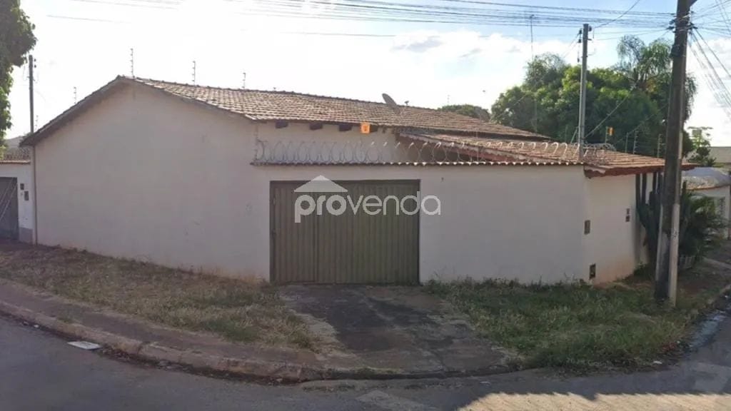 CASA 03 QUARTOS 01 SUÍTE - SETOR SANTOS DUMONT