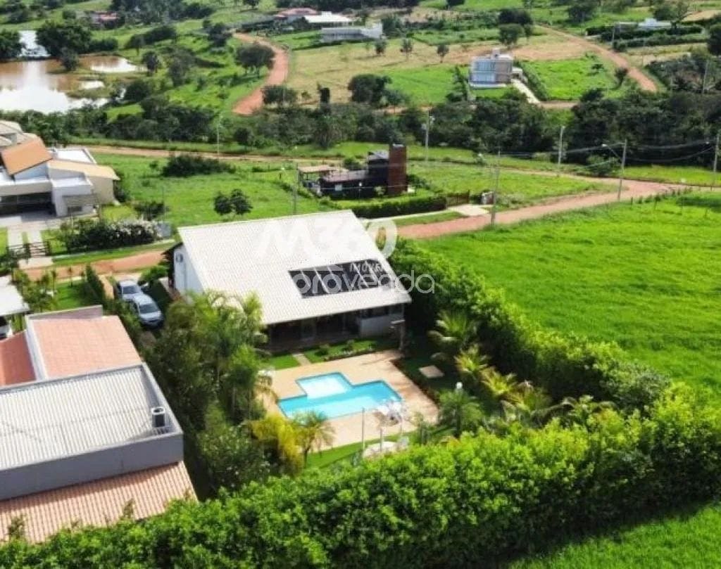 CASA TÉRREA MOBILIADA - ÁREA 227m² - CONDOMÍNIO MONTE HERMON - TERRA SANTA - TRINDADE/GO