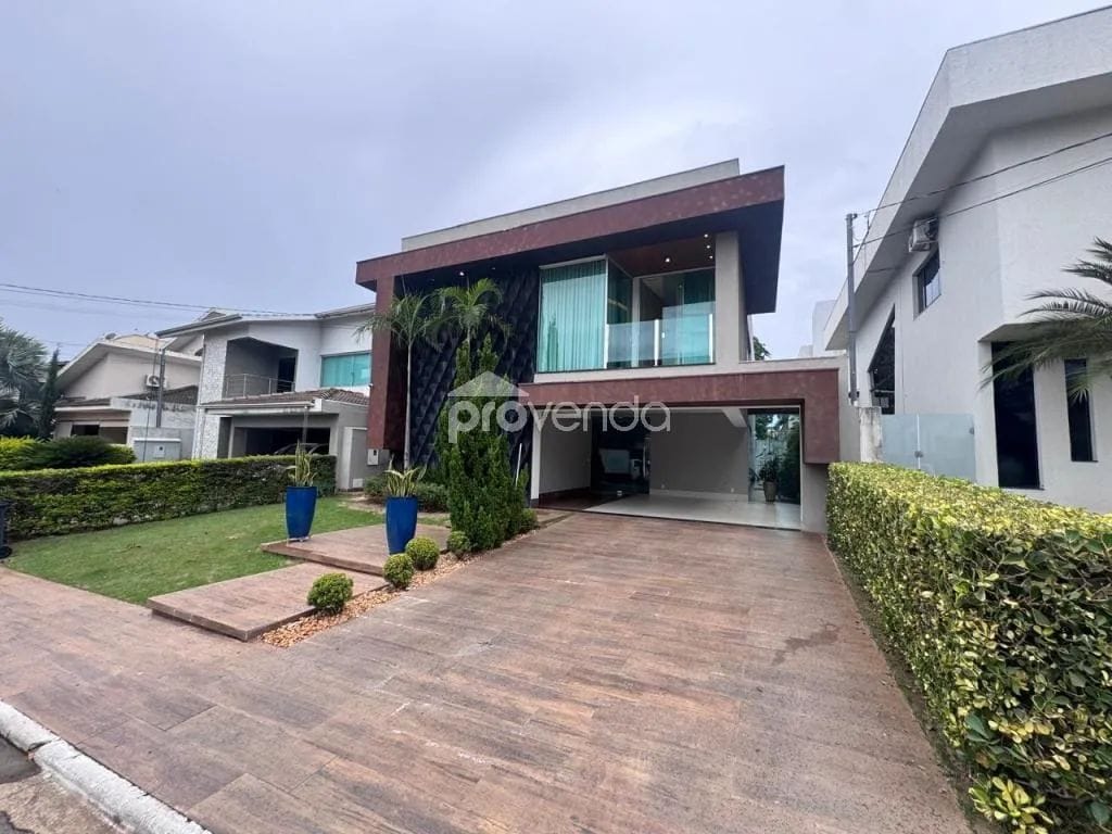 SOBRADO ALTO PADRÃO - 4 SUÍTES - ÁREA 337m² - JARDINS MADRI - GOIÂNIA/GO