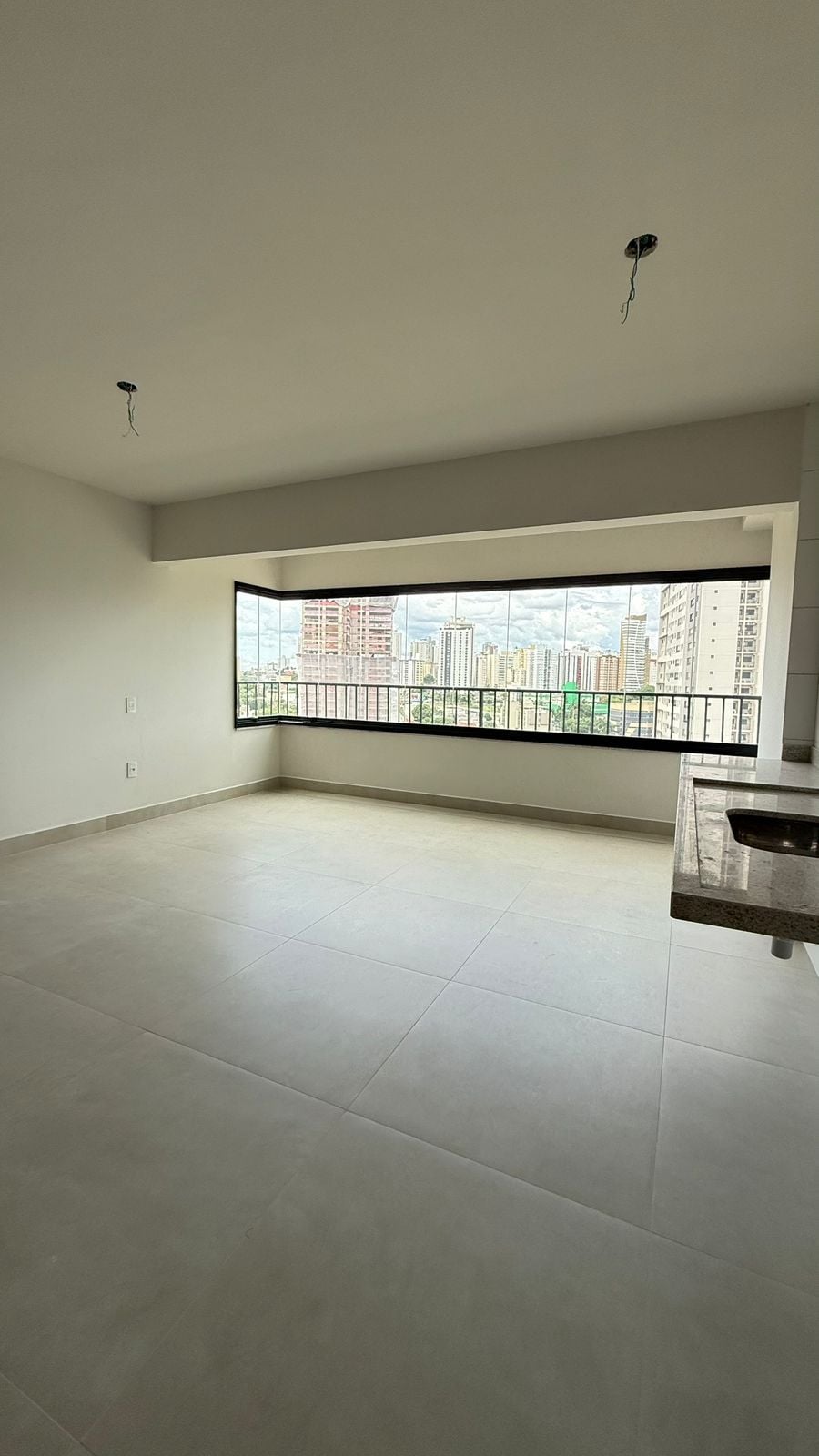 Lindo apartamento Setor Marista todo mobiliado, 114 m2, 3 suítes, 2 vagas de garagem .