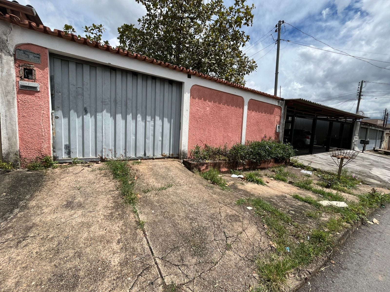 CASA COM 3 QUARTOS NO JARDIM NOVO MUNDO