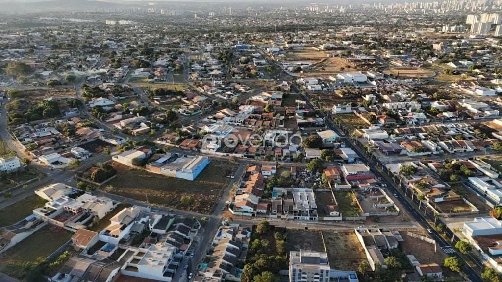 ÁREA 2.001,09m² - JARDIM HELVÉCIA - PRÓXIMO AV. GUYRAUPIÁ