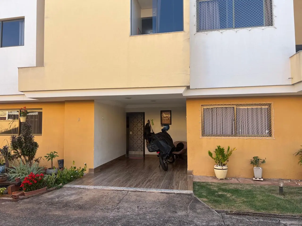 Sobrado 05 Quartos 03 Suítes 194M² - Residencial Solar Jaó II - Setor Jaó  Goiânia - Go