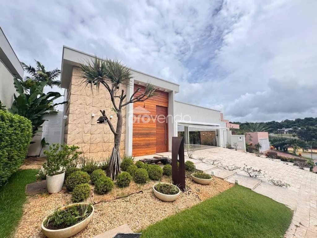 CASA 04 SUÍTES PLENAS - ÁREA CONSTRUÍDA 420m² - TERRENO 693m² - CONDOMÍNIO JARDINS MILÃO