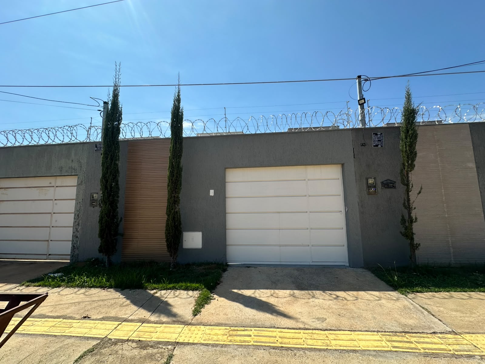 CASA 03 QUARTOS SENDO 1 SUITE NO JARDIM ALTO PARAÍSO EM AP DE GOIÂNIA
