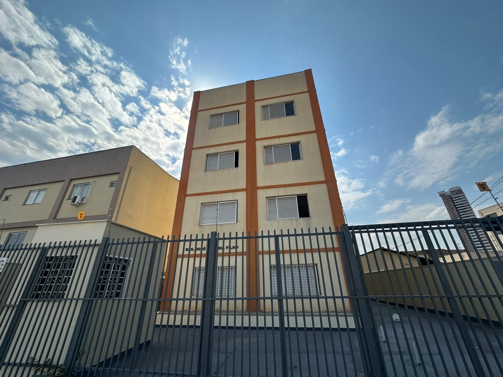 APARTAMENTO DE 01 QUARTO ED JOSE FARIAS FILHO NO SETOR LESTE UNIVERSITÁRIO.