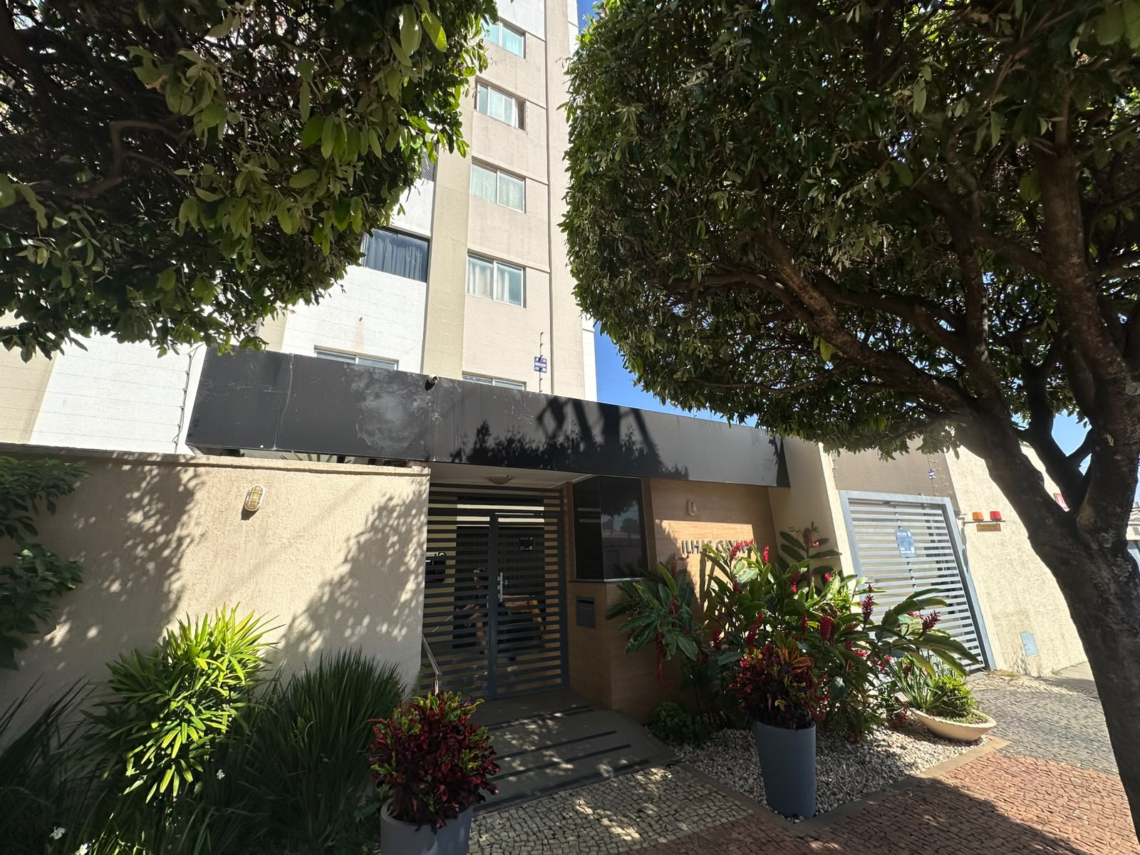 APARTAMENTO 2 QUARTOS SENDO 1 SUITE ED. ILHAS CAYMAN - JARDIM AMÉRICA