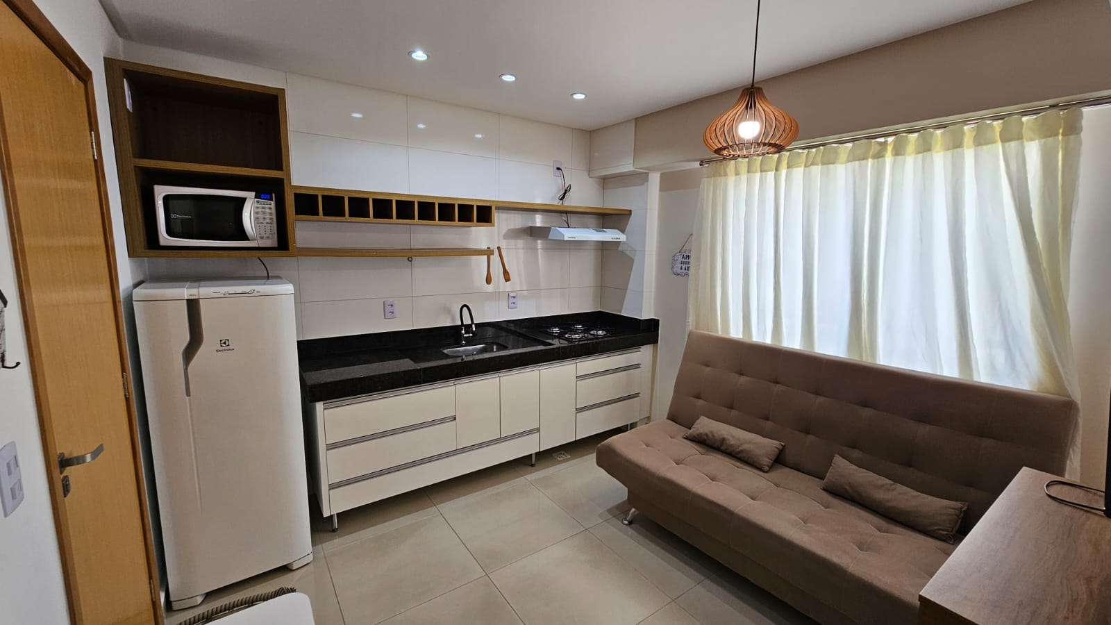 APARTAMENTO MOBILIÁDO DE 01 QUARTO, JARDIM GOIÁS.