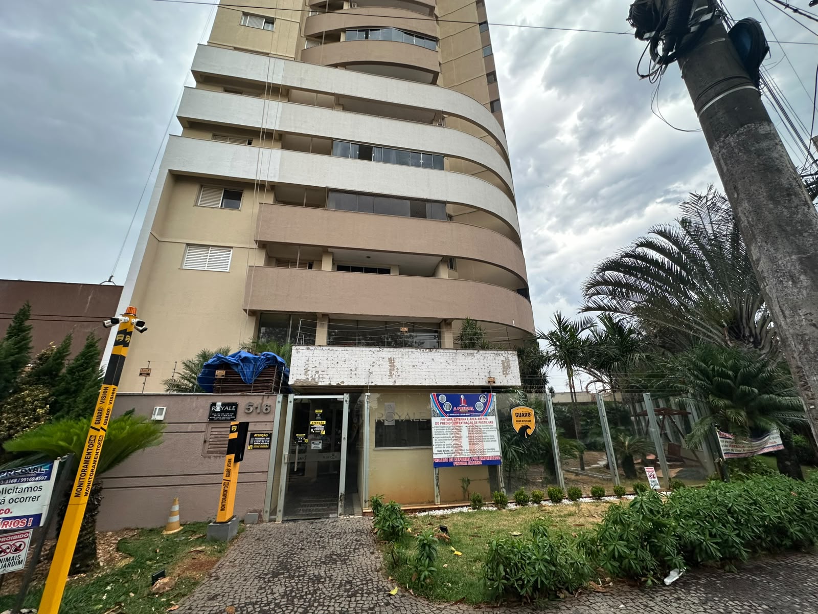 APARTAMENTO 3 QUARTOS SENDO 1 SUITE EDIFICIO GRAN ROYALE - SETOR LESTE UNIVERSITÁRIO