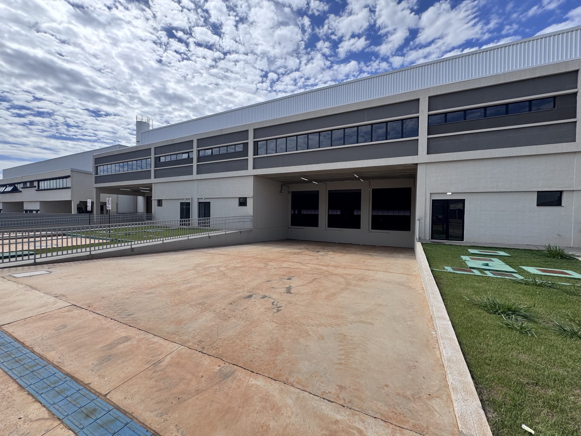 IMOVEL COMERCIAL DE 2.408 METROS NO ALL PARK POLO EMPRESARIAL