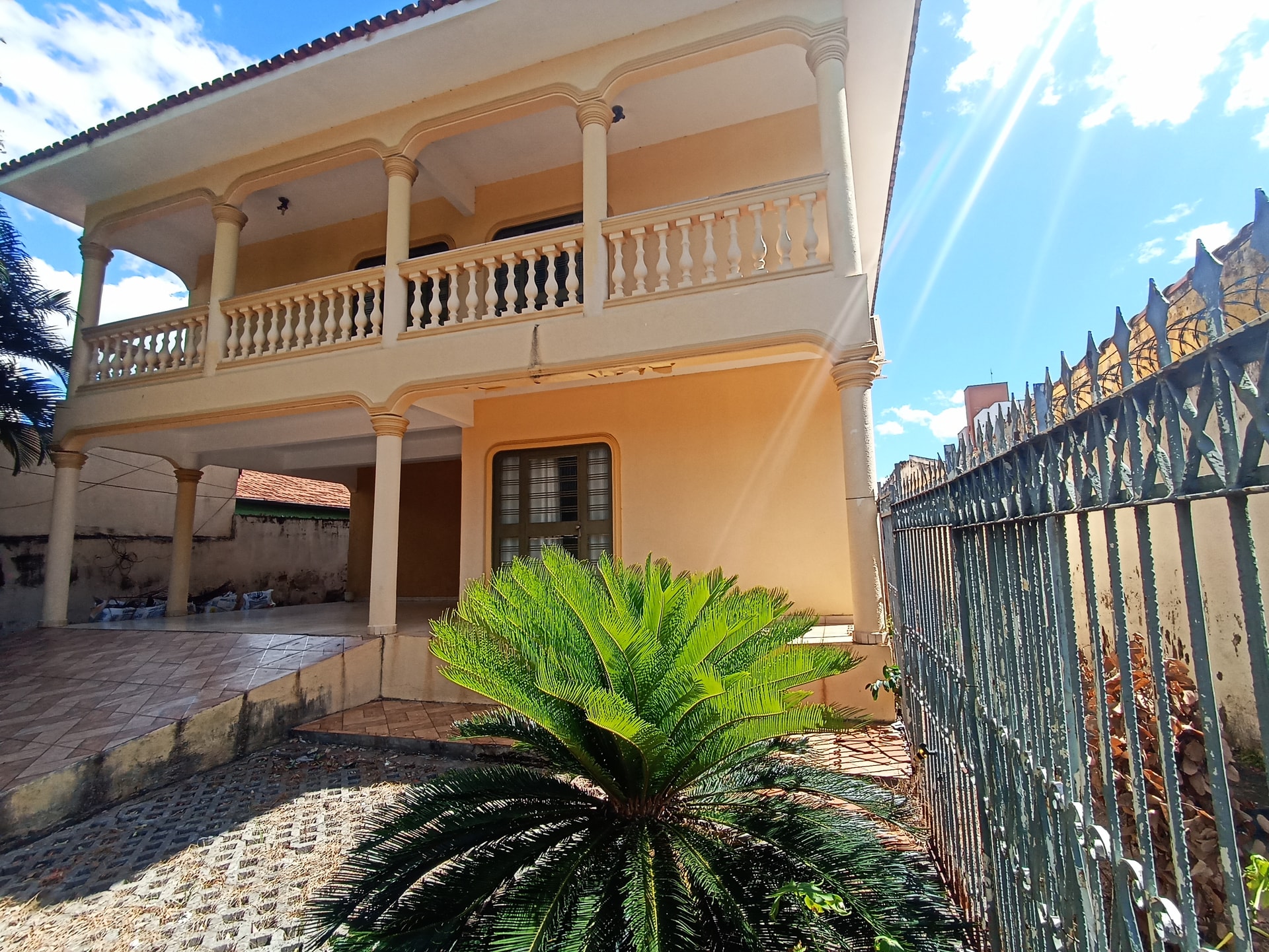 Sobrado amplo com excelente potencial no setor sudoeste