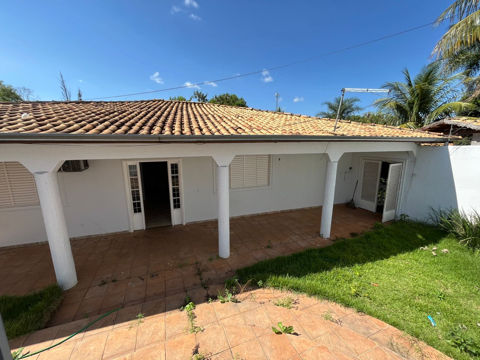 UM TERRENO COM DUAS CASAS 5.600M² VILA MORAIS GOIÂNIA GO