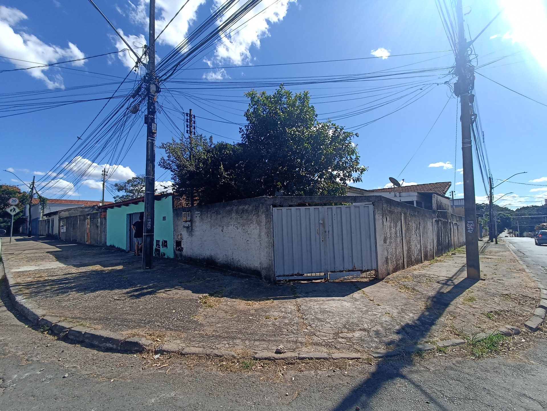 IMÓVEL PARA RENDA NO SETOR CASTELO BRANCO – ESQUINA E RENDA IMEDIATA