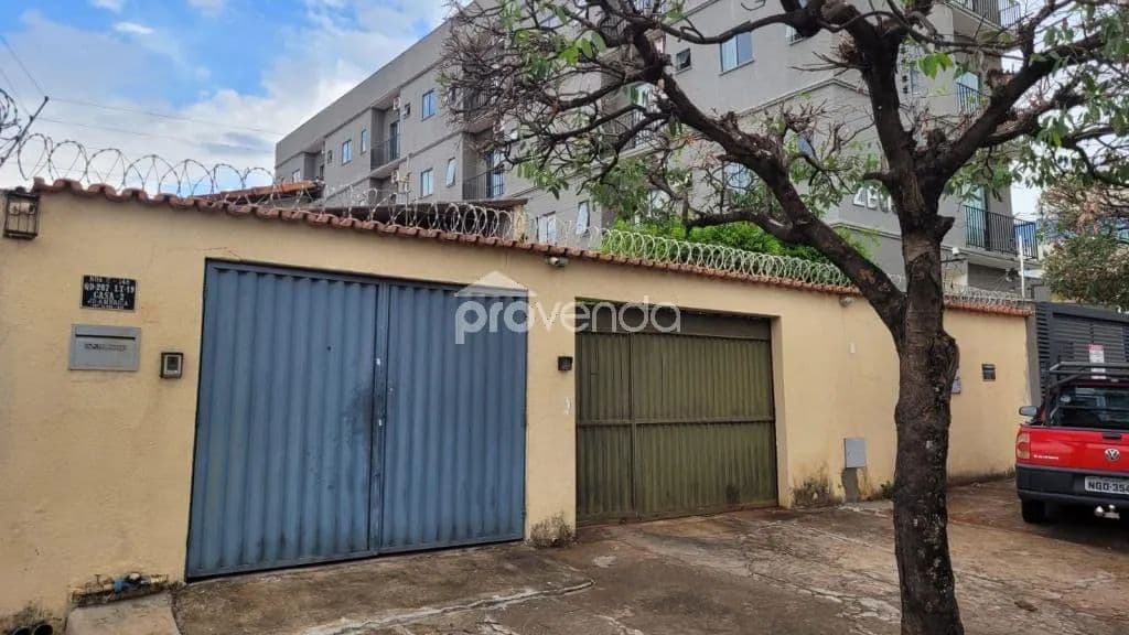 CASA 4 QUARTOS 3 SUÍTES E UM BARRACÃO 2 QUARTOS (ÁREA 520m2) - JARDIM AMÉRICA