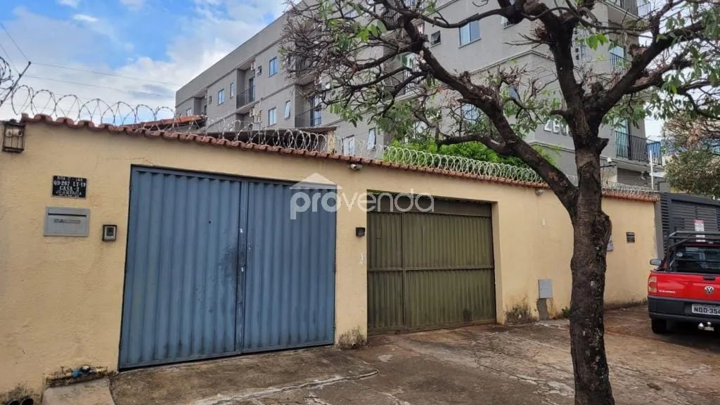 CASA 4 QUARTOS 3 SUÍTES E UM BARRACÃO 2 QUARTOS (ÁREA 520m2) - JARDIM AMÉRICA