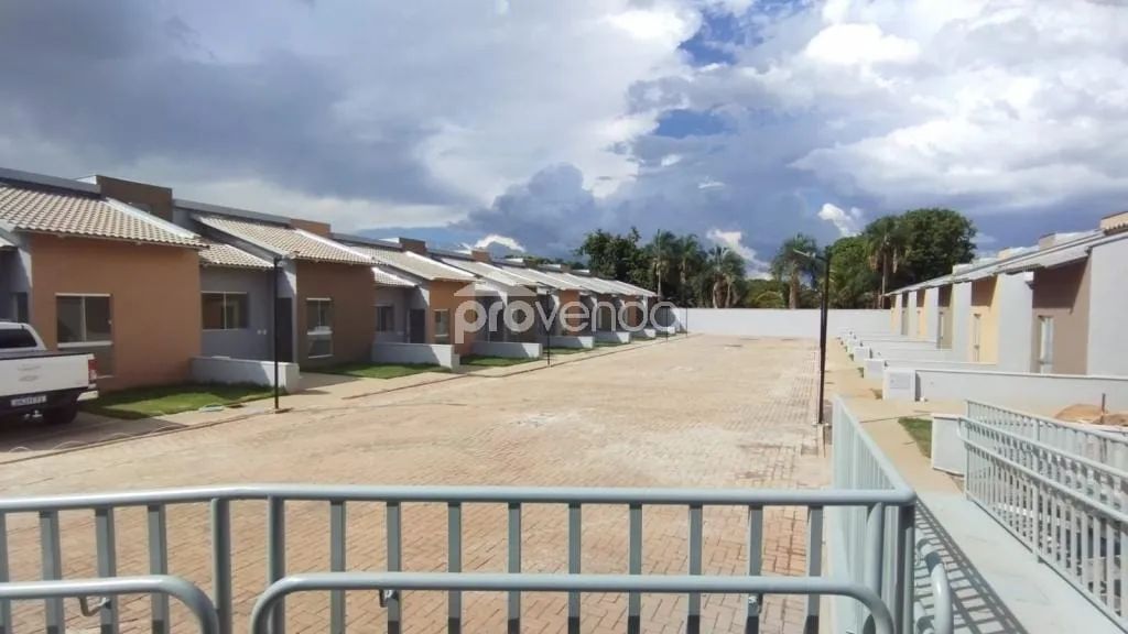 CASA COM 2 QUARTOS (1 SUÍTE) - 57m² NO RESIDENCIAL JATOBÁ