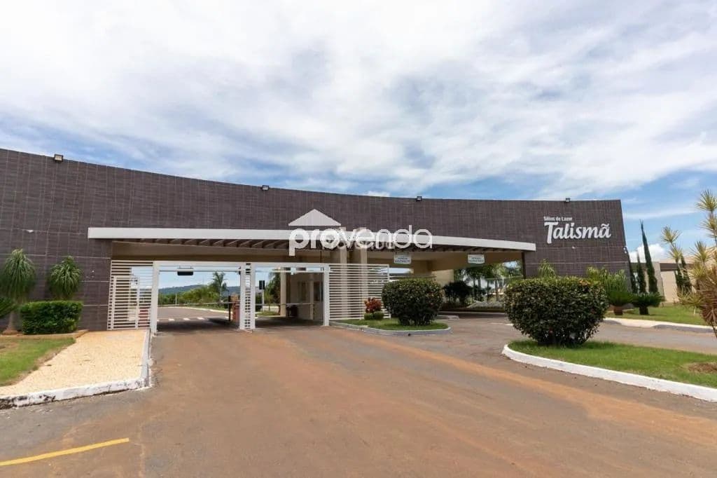 CASA COM PROJETO MODERNO - 482,27M² - CONDOMÍNIO TALISMÃ - GUAPÓ/GO