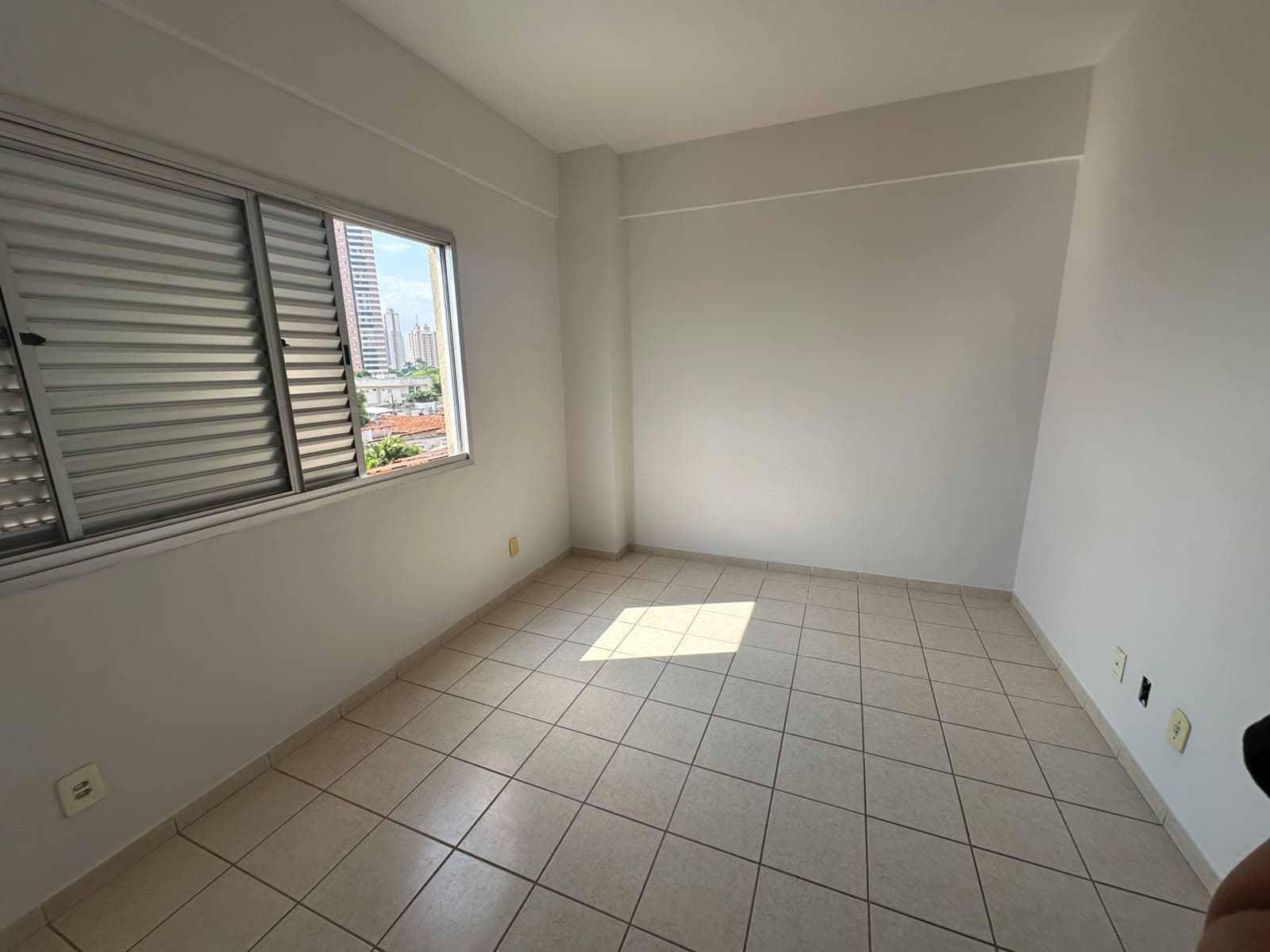 APARTAMENTO DE 01 QUARTO ED JOSE FARIAS FILHO NO SETOR LESTE UNIVERSITÁRIO.