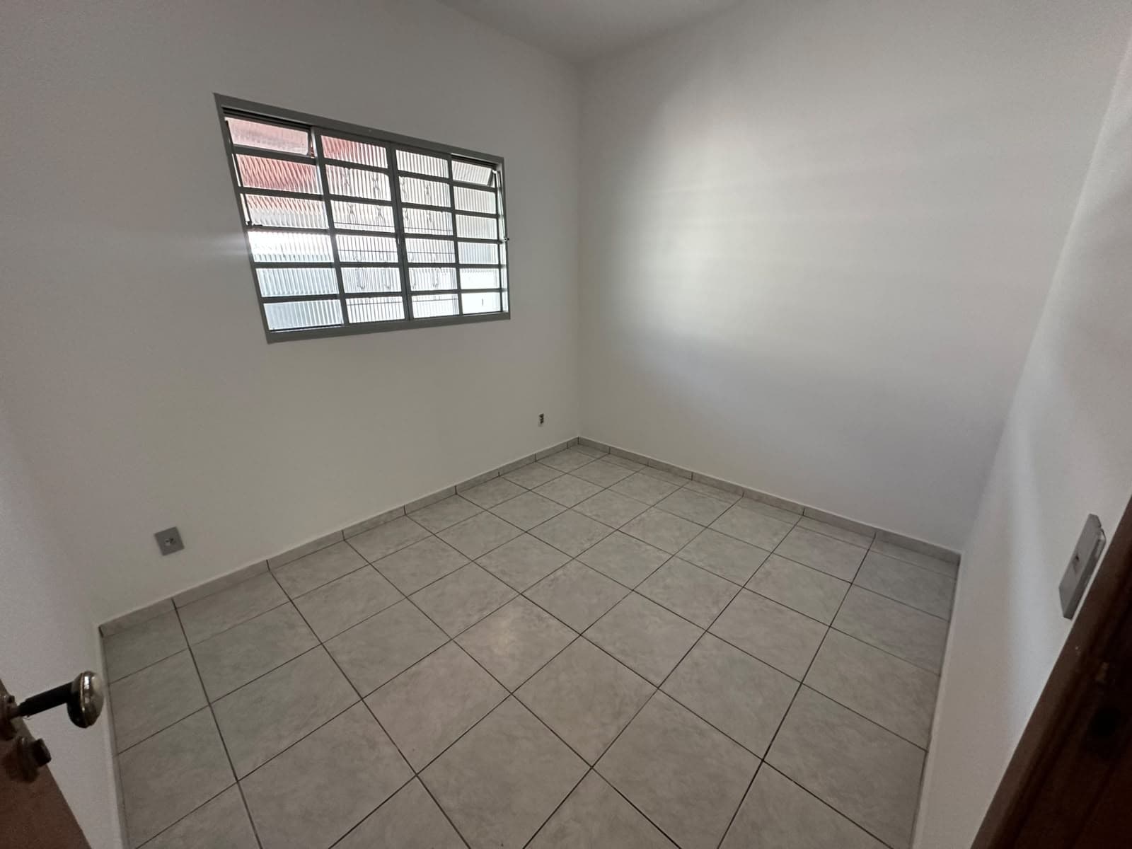 CASA 02 QUARTOS NO SETOR VILA SÃO FRANCISCO