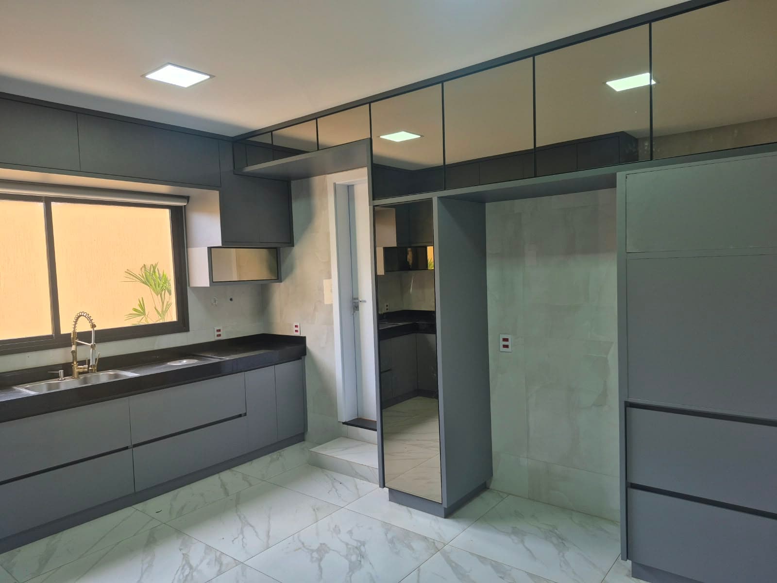 Sobrado de Alto Padrão no Residencial Goiânia Golf Garden – Portal do Sol Garden