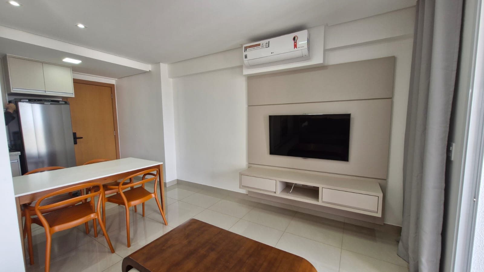 FLAT MOBILIADO, SETOR OESTE.