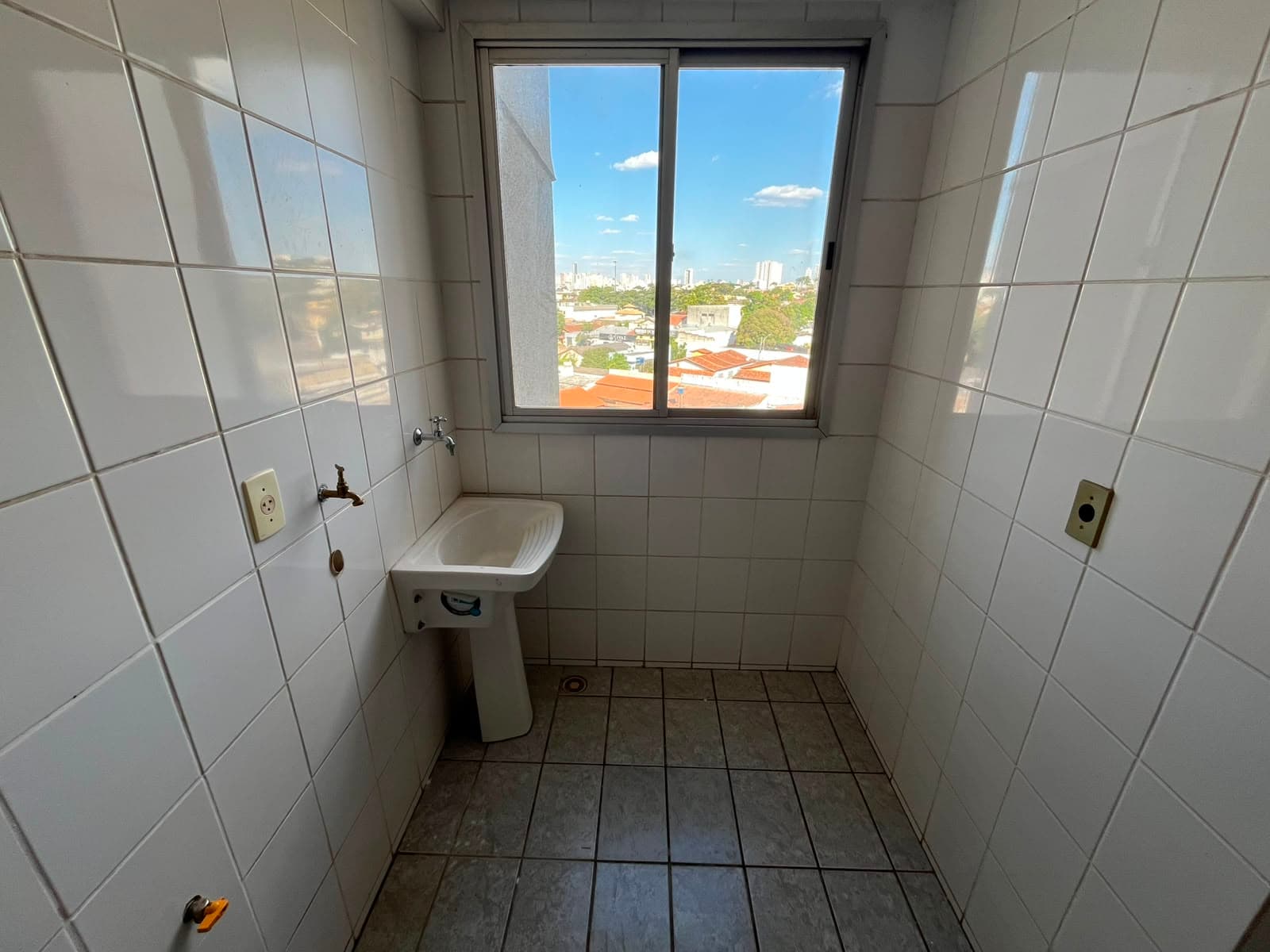 APARTAMENTO DE 02 QUARTOS, CIDADE JARDIM.