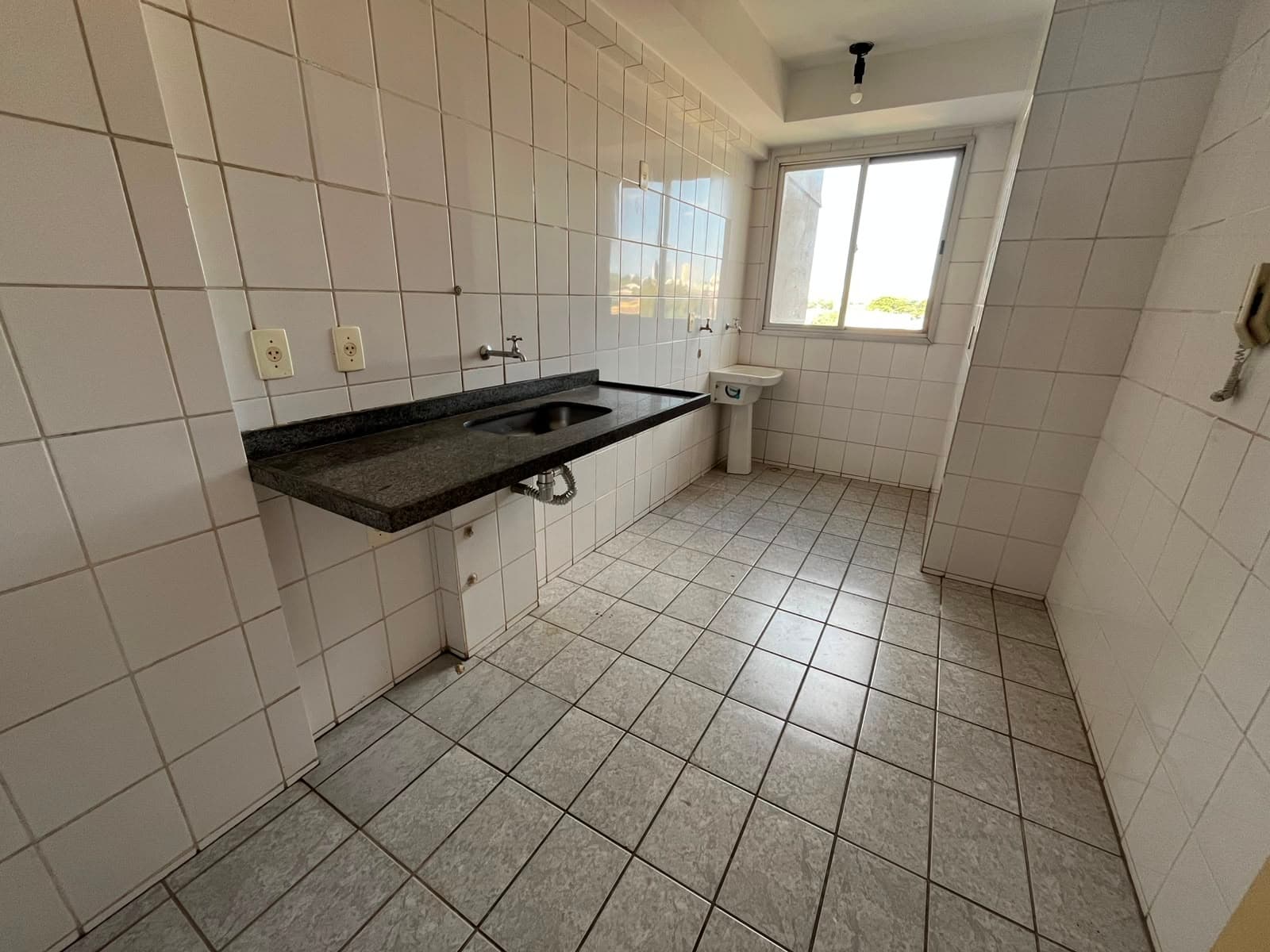 APARTAMENTO DE 02 QUARTOS, CIDADE JARDIM.