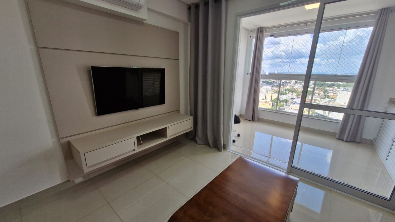 FLAT MOBILIADO, SETOR OESTE.