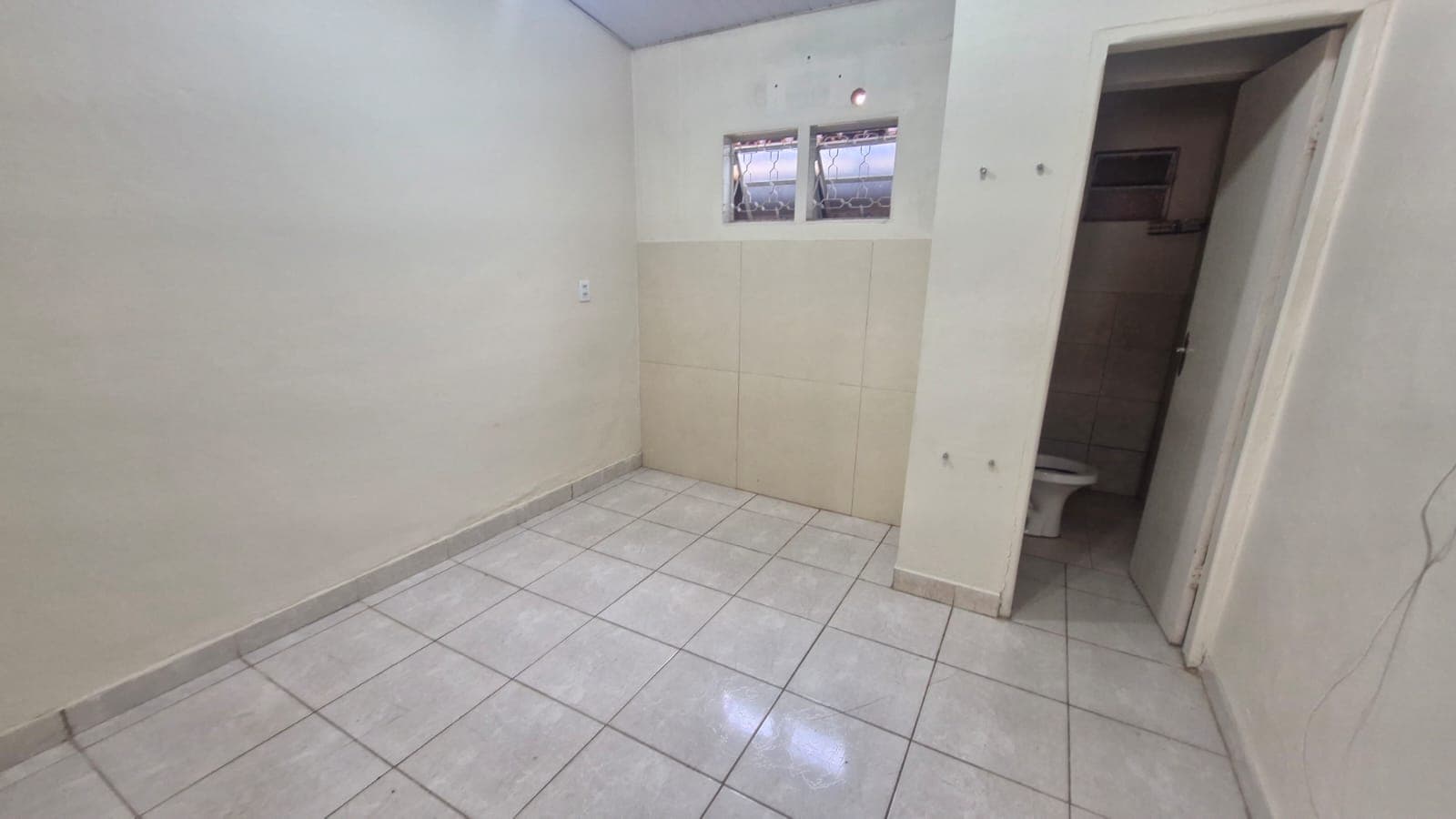 CASA COMERCIAL DE 30M², JARDIM AMÉRICA.