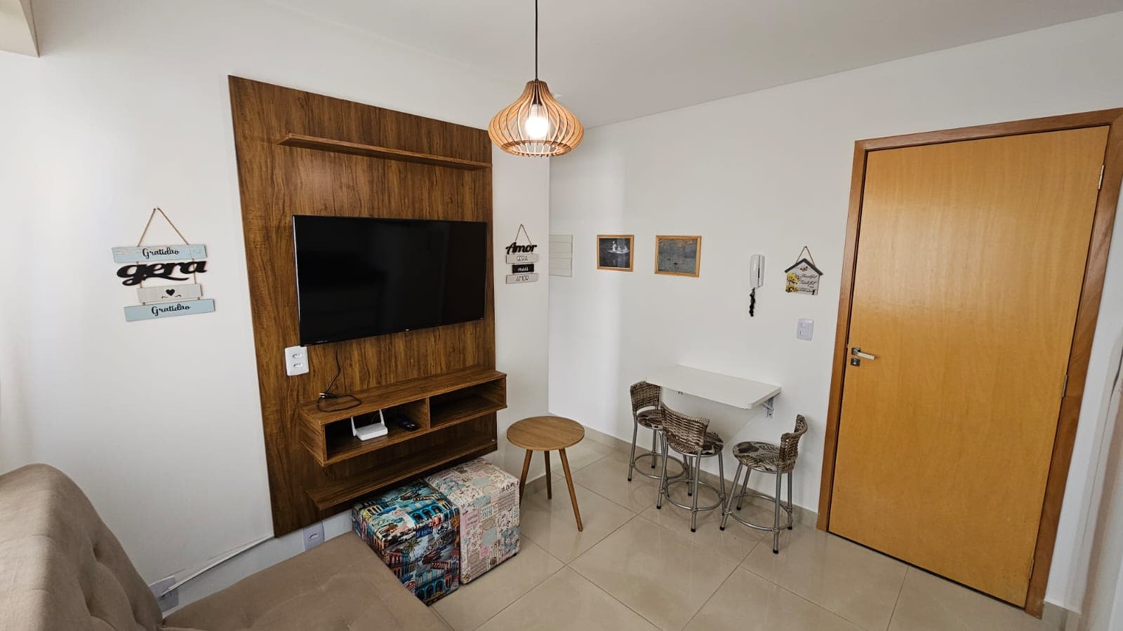APARTAMENTO MOBILIÁDO DE 01 QUARTO, JARDIM GOIÁS.