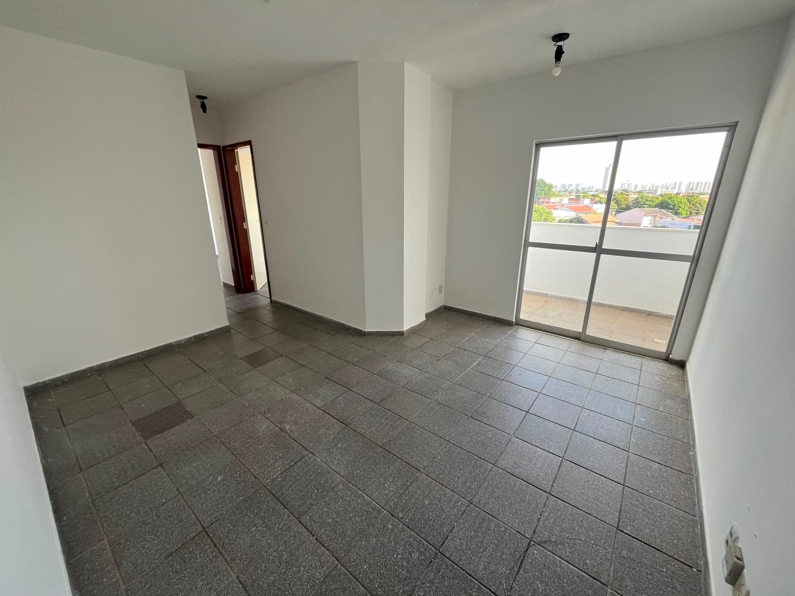 APARTAMENTO DE 02 QUARTOS, CIDADE JARDIM.