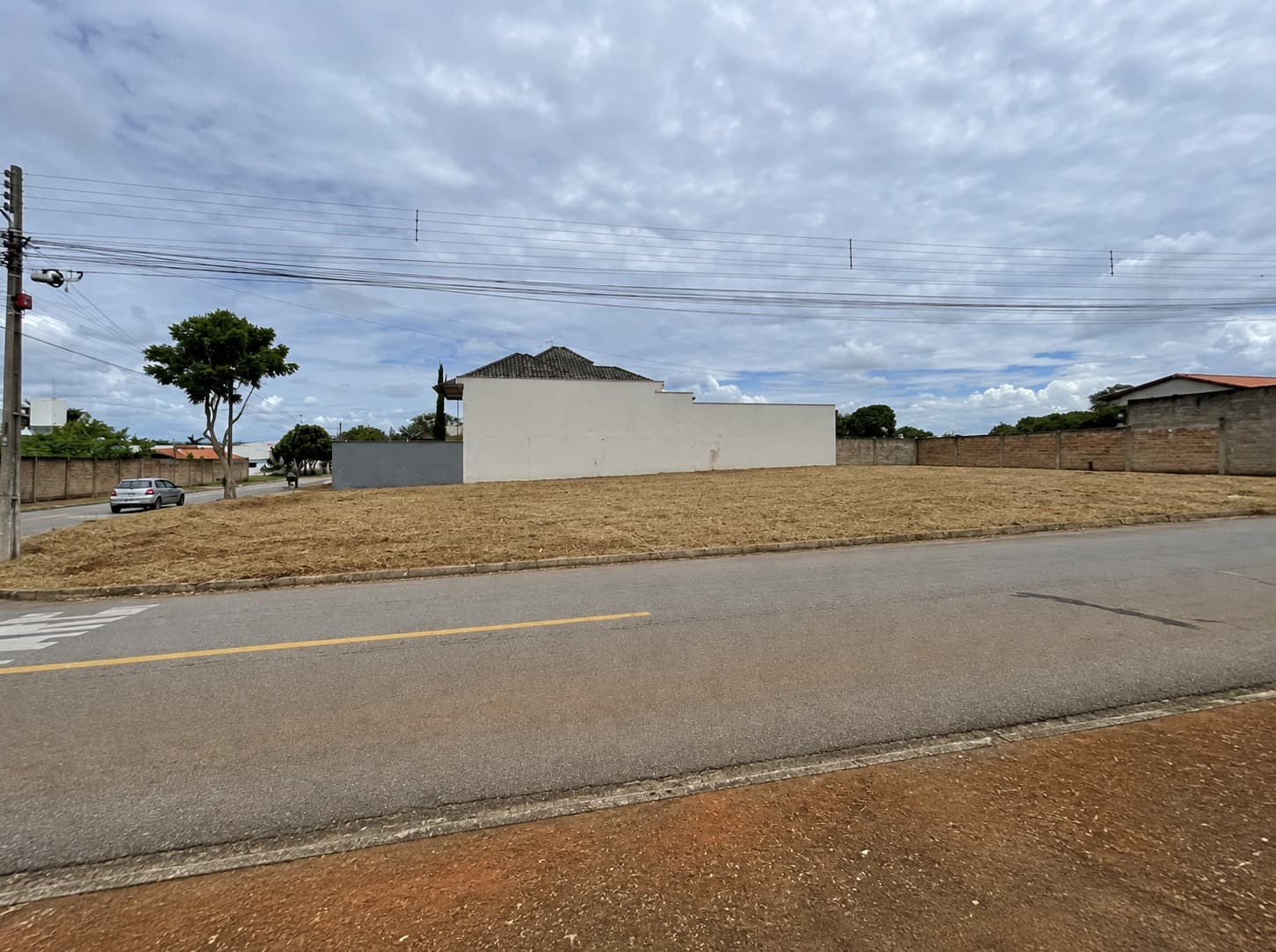 LOTE COM ÁREA TOTAL DE 687.86 M² - APARECIDA DE GOIÂNIA