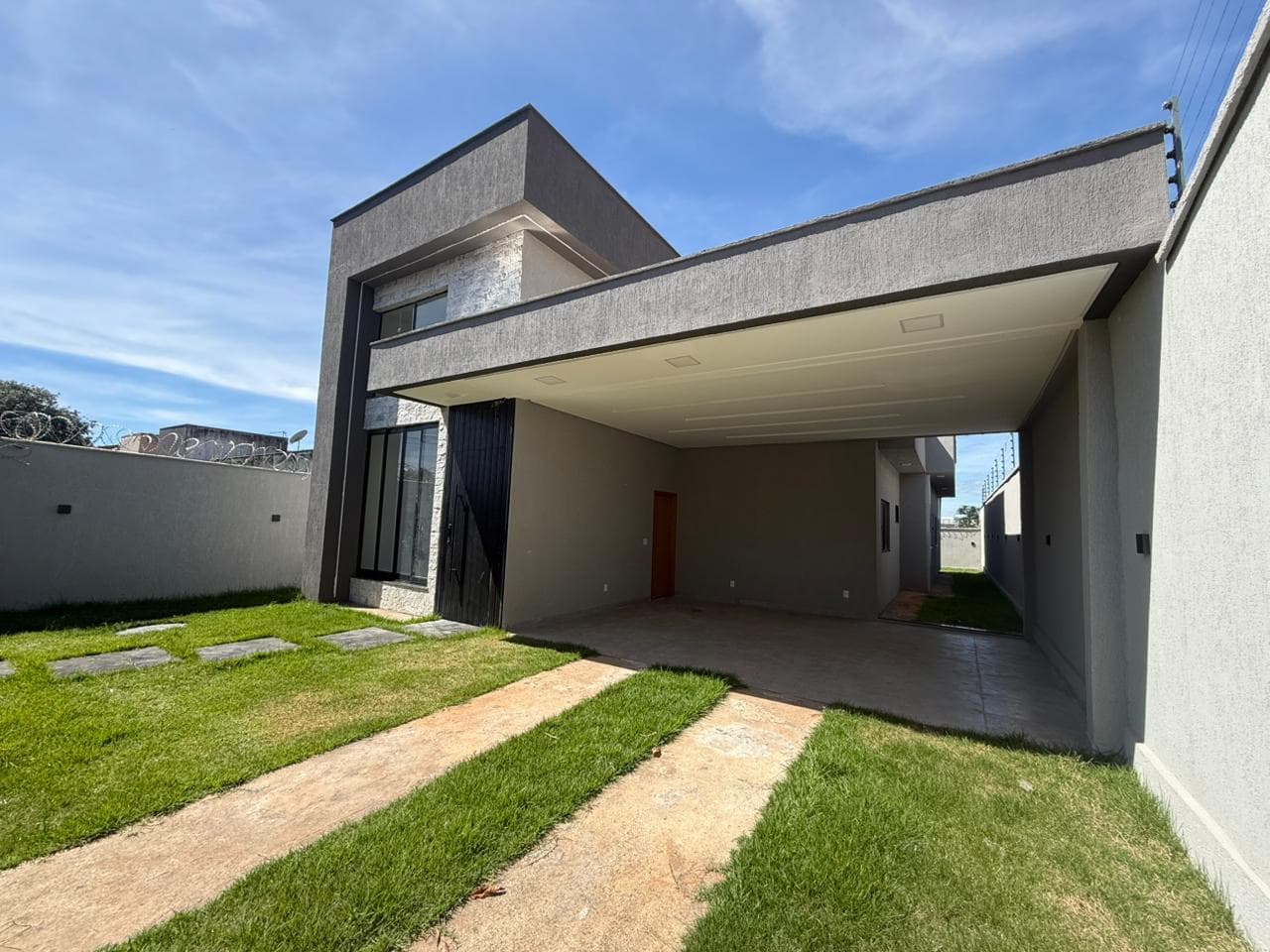 CASA 3 SUITES COM PISCINA SOLAR SANTA RITA