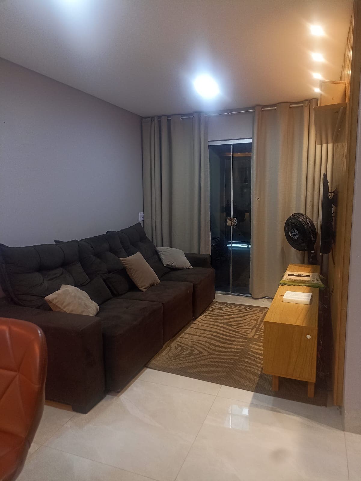 Casa de Esquina Reformada | 3 Quartos com Suíte | 180m² Construídos | Setor Santos Dumont | R$ 499 Mil