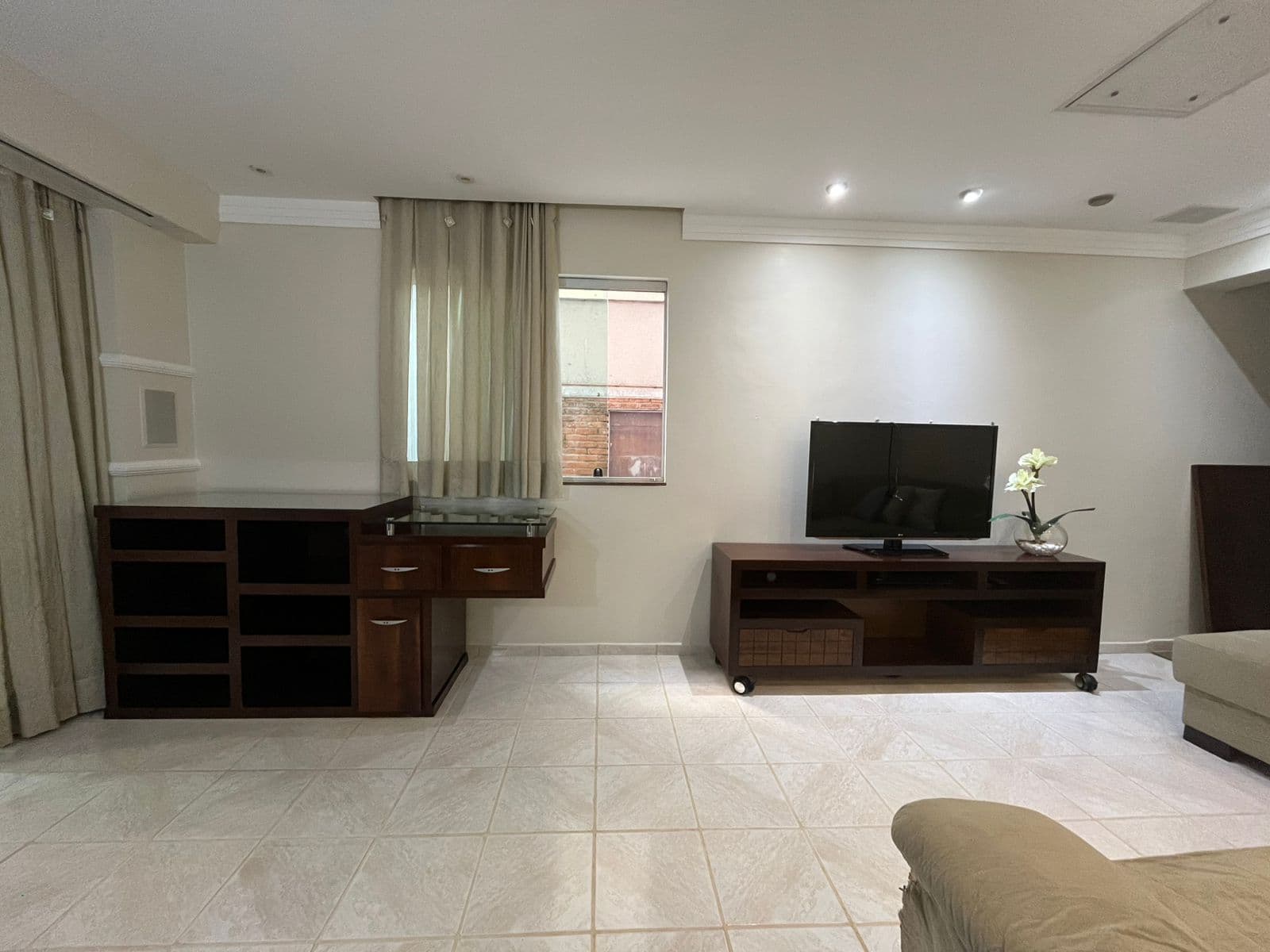 APARTAMENTO MOBILIADO 3 QUARTOS SENDO 1 SUITE NO RES PORTO FINO NO SETOR OESTE
