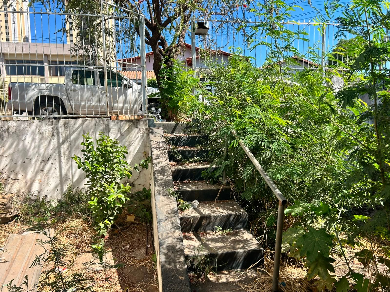 LOTE À VENDA NO SETOR DOS FUNCIONÁRIOS – 351 m²