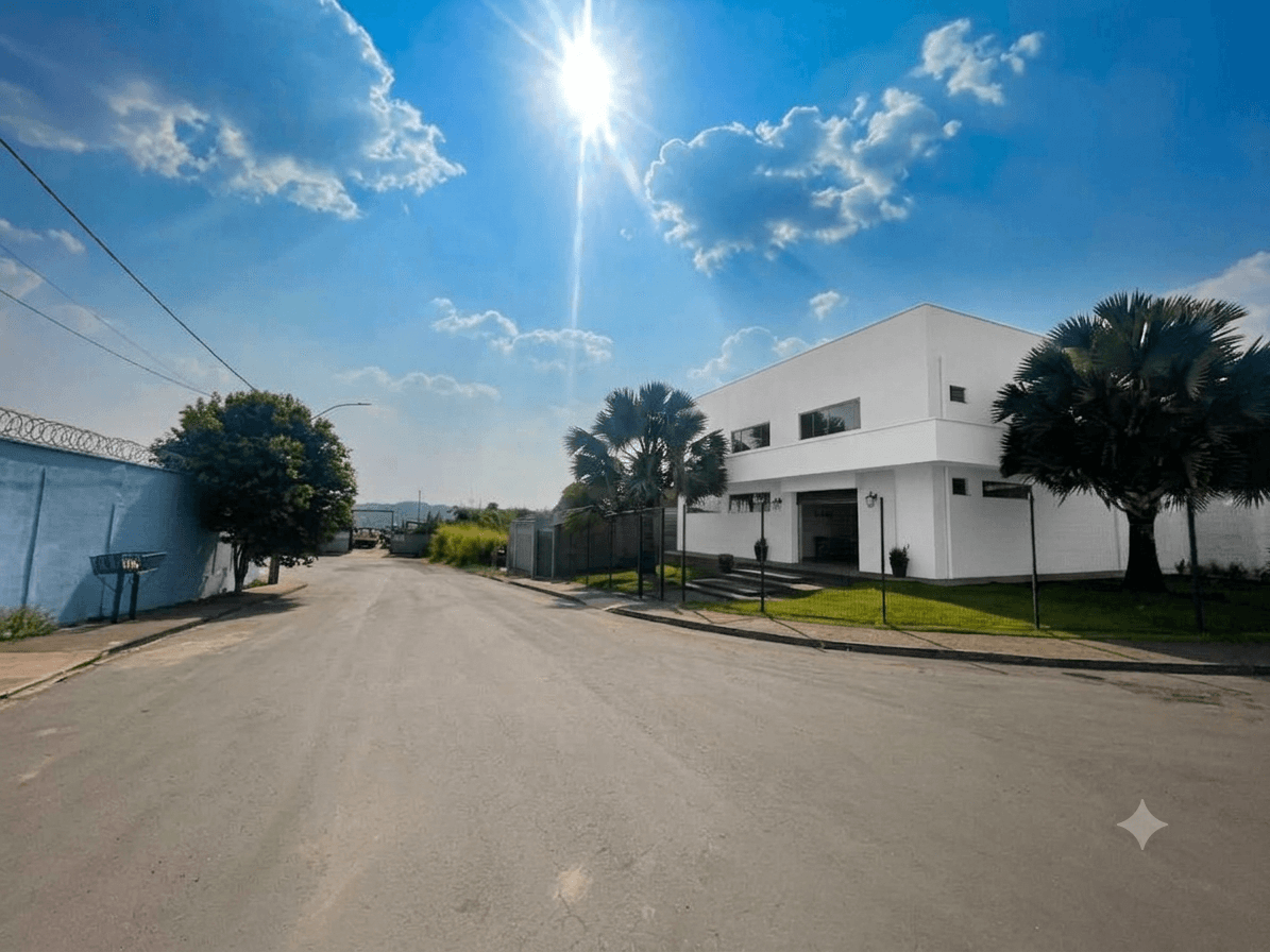 IMOVEL COMERCIAL 2.700,00m² - SENADOR CANEDO