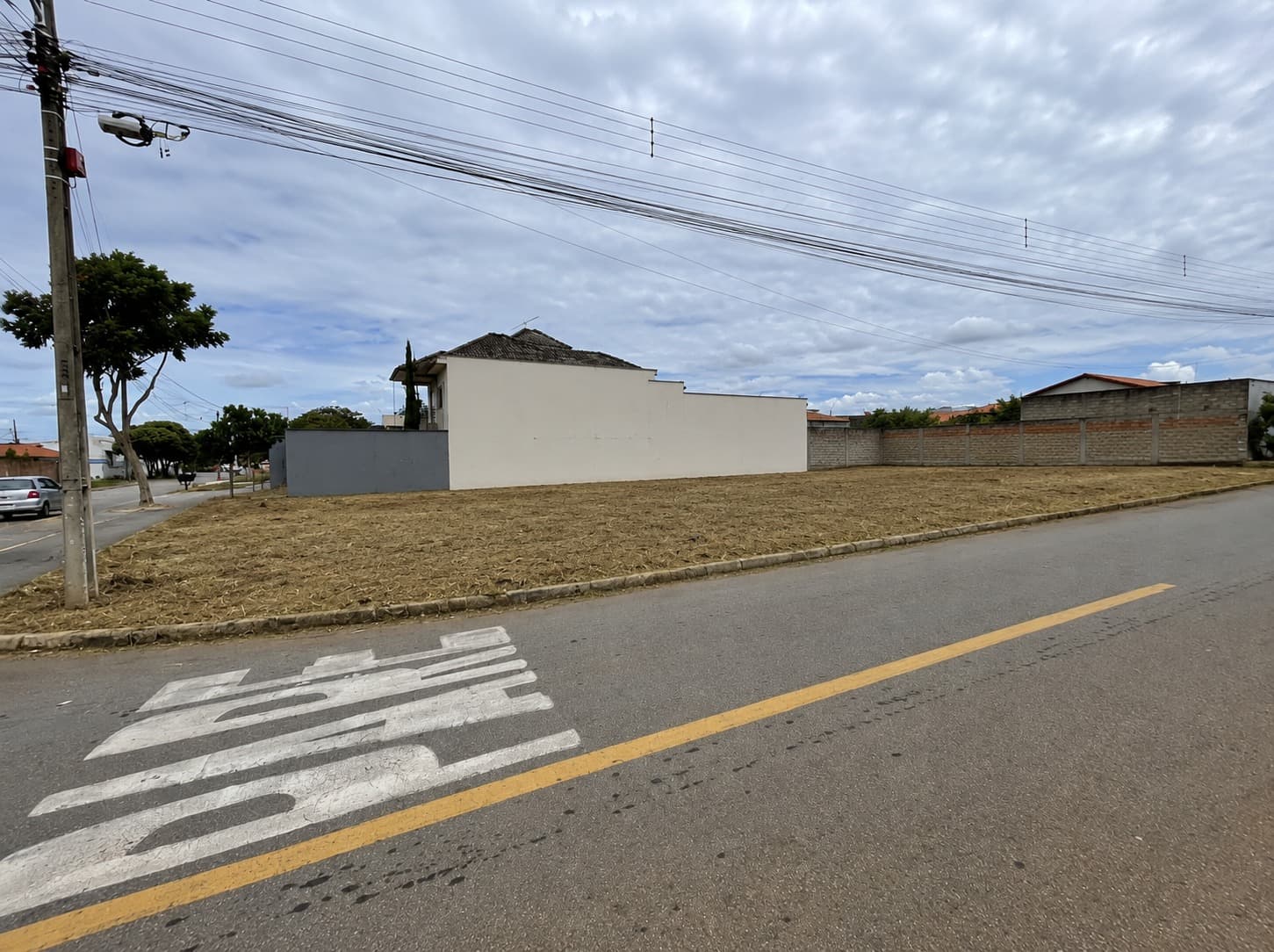 LOTE COM ÁREA TOTAL DE 687.86 M² - APARECIDA DE GOIÂNIA