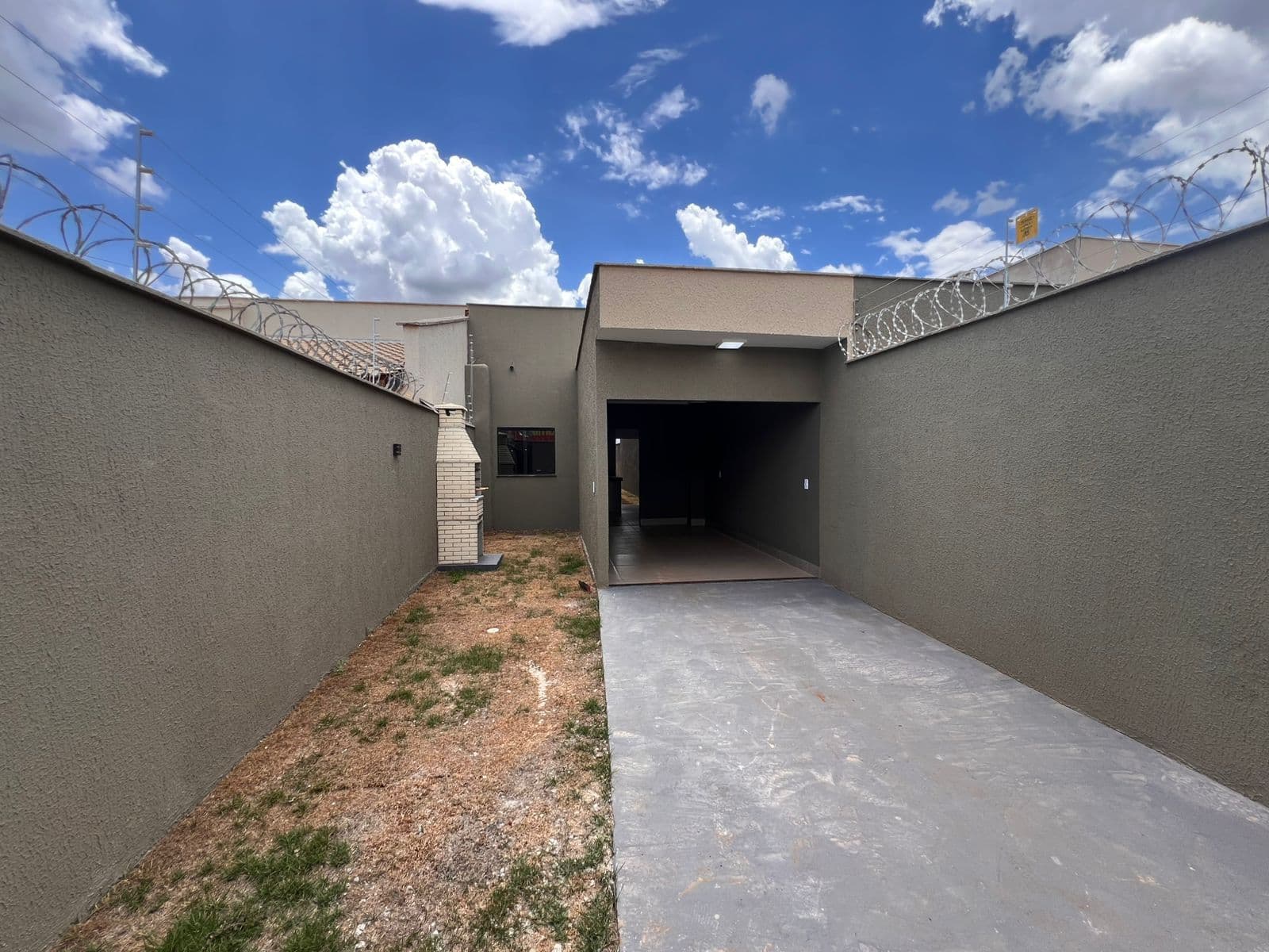 Casa com Suíte e Demi-Suíte | Cozinha com Ilha | Solar Park Ilhabella | Senador Canedo | R$ 320 Mil
