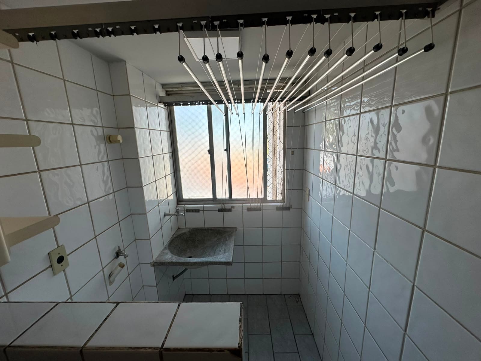 APARTAMENTO 2 QUARTOS SENDO 1 SUITE ED. ILHAS CAYMAN - JARDIM AMÉRICA